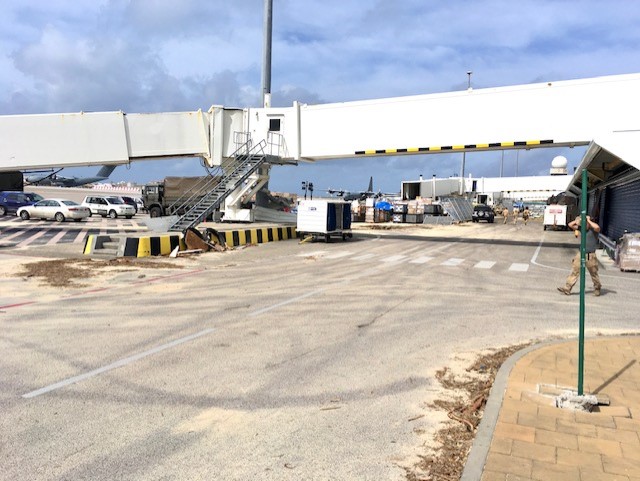 ric isarin sxm st maarten airport TNCM (1)